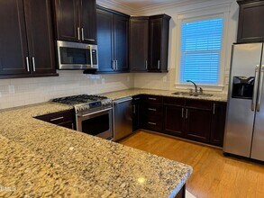 1045 Philpott Dr, Unit 423 in Chapel Hill, NC - Building Photo - Building Photo