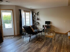 1585 Serenity Ln in Waconia, MN - Foto de edificio - Building Photo