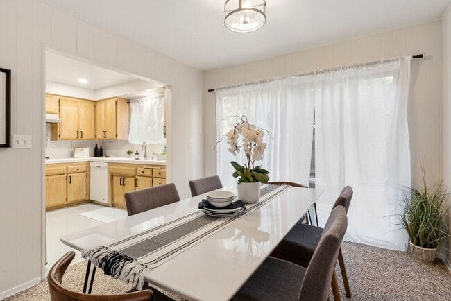 582 Casitas St in Monterey Park, CA - Building Photo - Building Photo