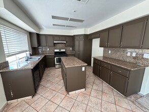 2682 W Dawnview Dr in Rialto, CA - Building Photo - Building Photo