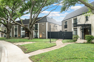 Paradiso Condominiums in Dallas, TX - Building Photo - Building Photo