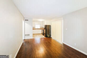 5151 Hillside Dr NW in Covington, GA - Foto de edificio - Building Photo