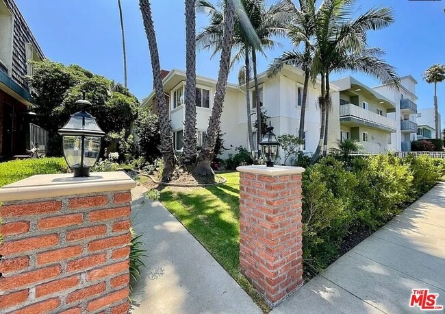 property at 938 6th St