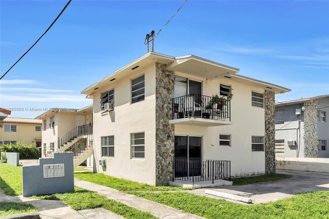 644 SW 10th St