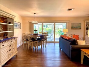 51 Glades Blvd in Naples, FL - Foto de edificio - Building Photo