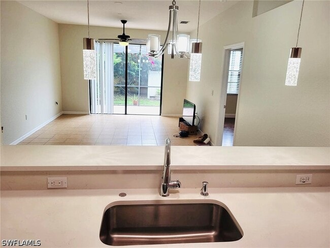 7512 Bristol Cir in Naples, FL - Building Photo - Building Photo