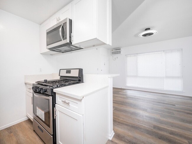 2469 S. Robertson Blvd in Los Angeles, CA - Building Photo - Building Photo