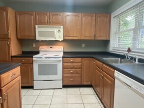 1922 Sunset Ln in Tallahassee, FL - Building Photo - Building Photo