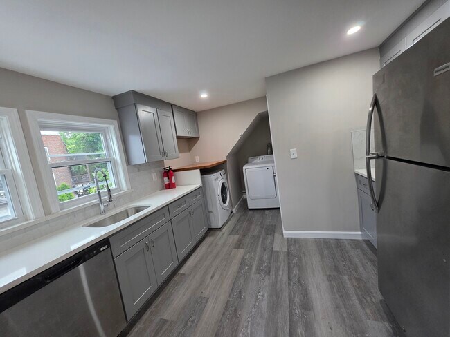 16 Long Ave, Unit 3 in Boston, MA - Building Photo - Building Photo