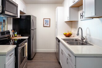 Windmill Apartments in Westminster, CA - Building Photo - Building Photo