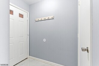 212 Village Commons in Flemington, NJ - Building Photo - Building Photo