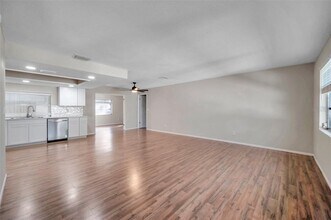 1995 Meadow Dr in Clearwater, FL - Building Photo - Building Photo