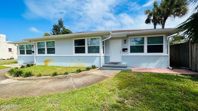 914 N Wild Olive Ave in Daytona Beach, FL - Building Photo - Building Photo