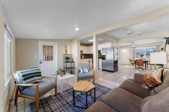 2614 W Greenway Rd in Tempe, AZ - Building Photo - Building Photo