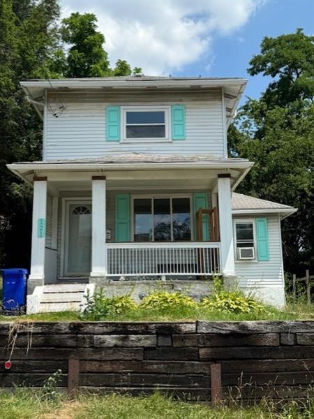 121 E Miller Ave in Munhall, PA - Building Photo