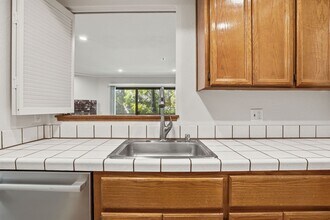 496 W Charleston Rd in Palo Alto, CA - Building Photo - Building Photo