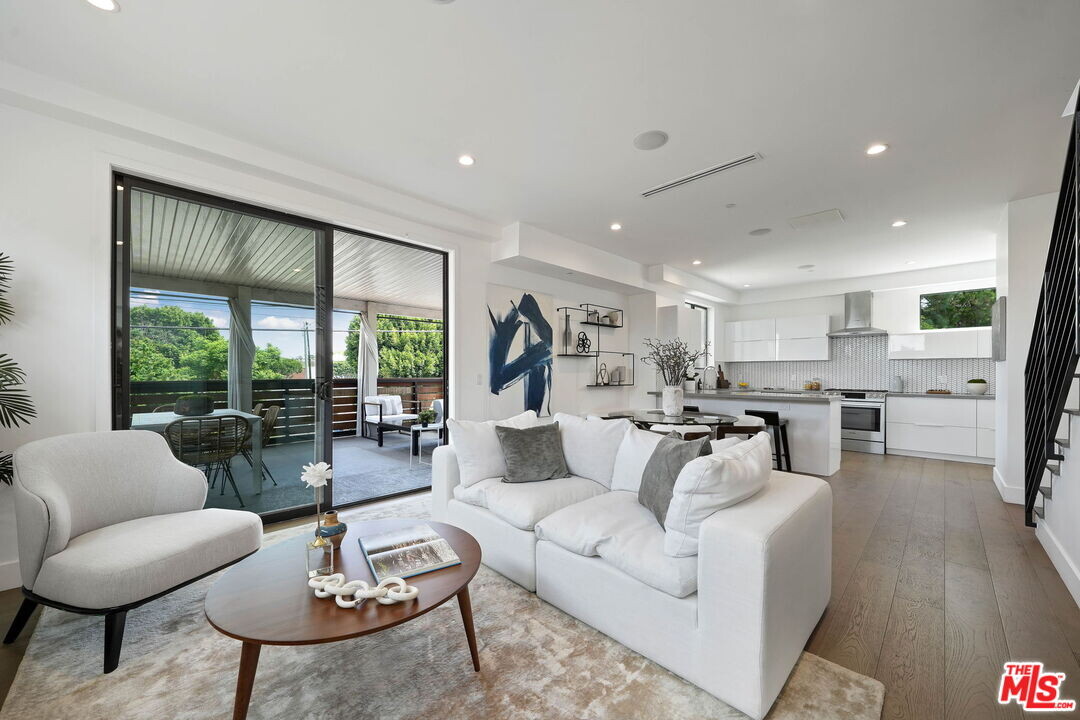 6075 Hargis St in Los Angeles, CA - Building Photo