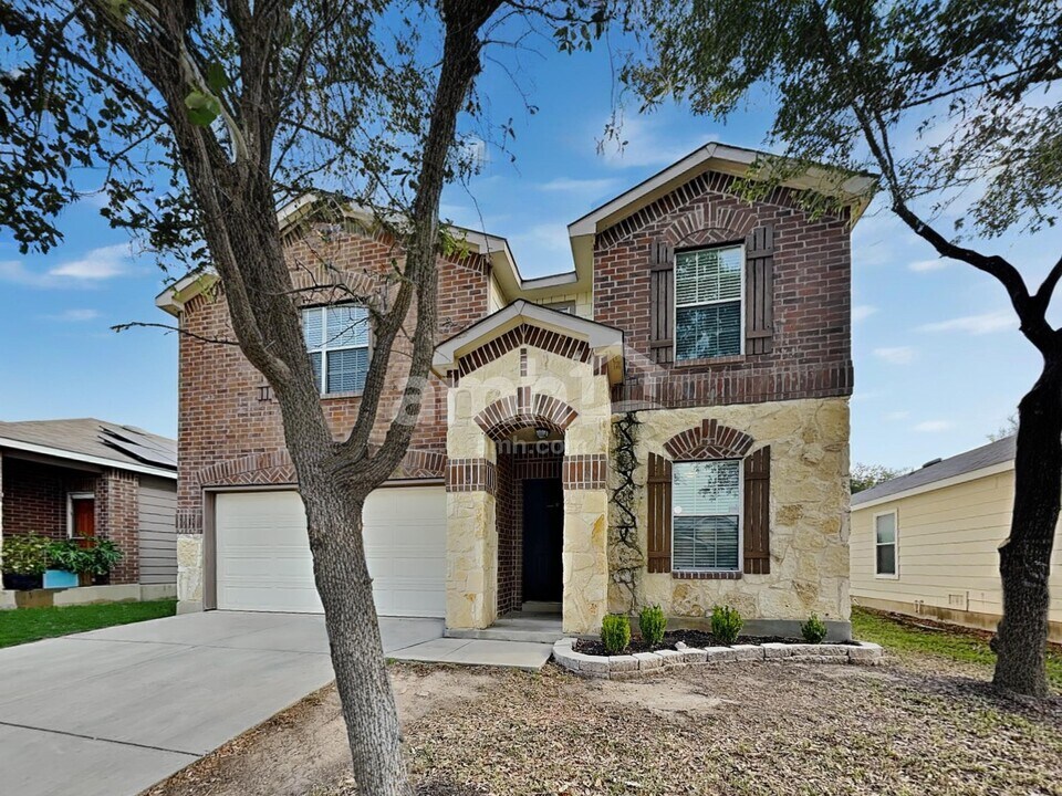 12111 Amber Vis in San Antonio, TX - Building Photo