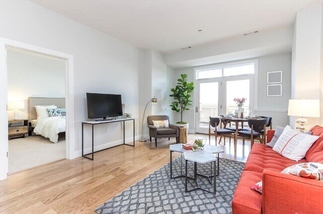 1501 Commonwealth Ave, Unit 311 in Brighton, MA - Building Photo - Building Photo