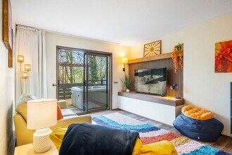 5504 NE 190th St in Kenmore, WA - Building Photo - Building Photo