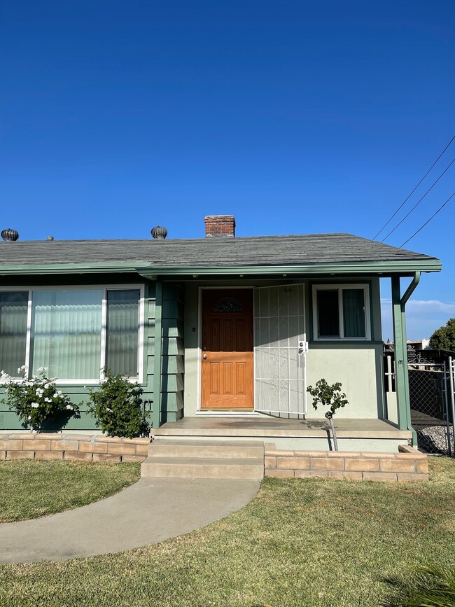 property at 224 S Valley Center Ave