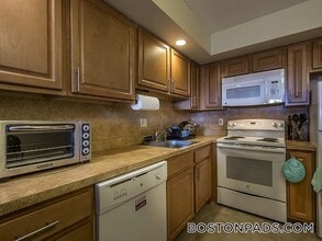 385 Massachusetts Ave, Unit 34 in Arlington, MA - Building Photo - Building Photo