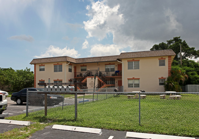 432 NW 42 St in Oakland Park, FL - Building Photo - Building Photo