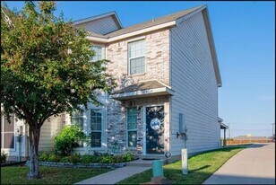 5705 Giddyup Ln in Fort Worth, TX - Building Photo