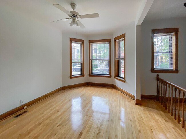 3639 N Paulina St, Unit 3637-1