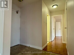 3700 Kaneff Crescent in Mississauga, ON - Building Photo - Building Photo