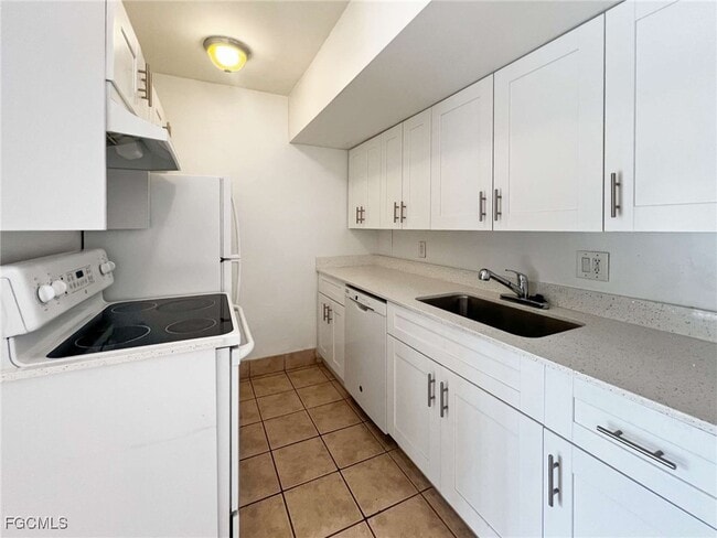 property at 1852 Golf View Ave
