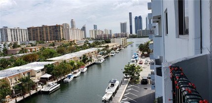 3703 NE 166th St in Miami, FL - Building Photo - Building Photo