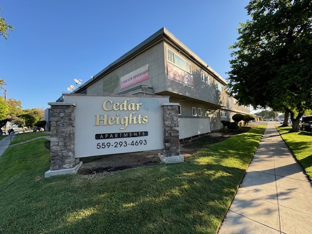 Cedar Heights Apartments in Fresno, CA - Foto de edificio