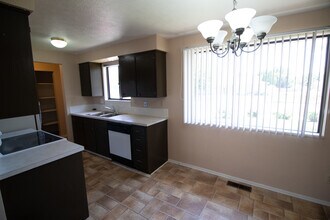 889 NW 4th Ave in Ontario, OR - Building Photo - Building Photo