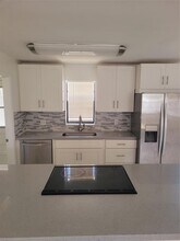 770 NE 38th St in Oakland Park, FL - Building Photo - Building Photo