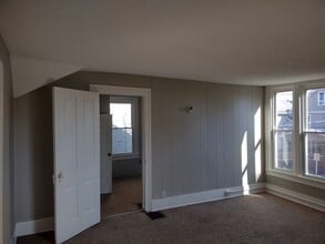 416 E Larwill St, Unit Front Triplex Apt 1 in Wooster, OH - Building Photo - Building Photo