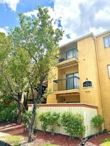 2929 Winkler Ave in Ft. Myers, FL - Building Photo