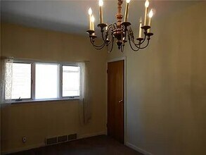 909 Gaskill Ave in Jeannette, PA - Building Photo - Building Photo