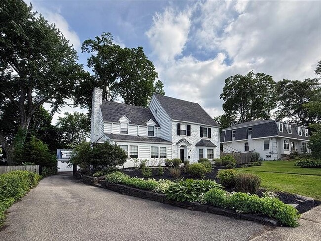 195 Midfield Rd in Ardmore, PA - Building Photo - Building Photo