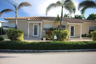 42 Douglas Dr in Boynton Beach, FL - Building Photo