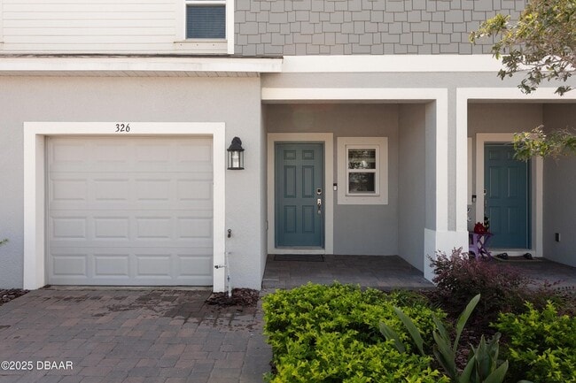 326 Riverfront Wy in Edgewater, FL - Foto de edificio - Building Photo