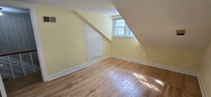 187 W Avon Rd in Avon, CT - Building Photo - Building Photo