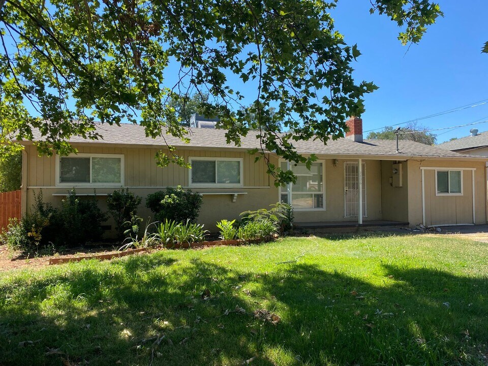 2896 Kenco Ave in Redding, CA - Building Photo