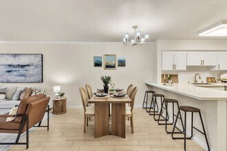 2600 Torrey Pines Rd, Unit B17 in La Jolla, CA - Building Photo - Building Photo
