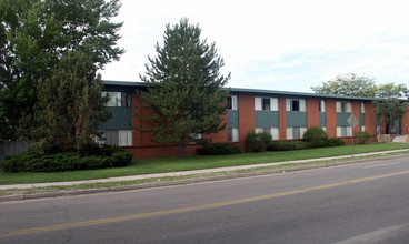 Greenbriar Apartments in Colorado Springs, CO - Foto de edificio - Building Photo