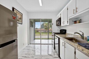 5 Abbey Ln in Delray Beach, FL - Building Photo