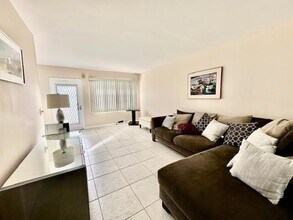 3032 Hythe B in Boca Raton, FL - Building Photo - Building Photo