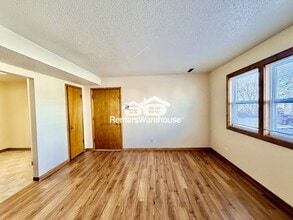 303 S Madison St in Prairie City, IA - Building Photo - Building Photo