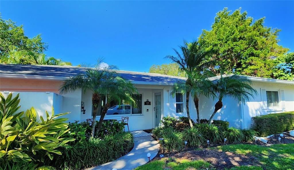 329 Bernard Ave in Sarasota, FL - Building Photo