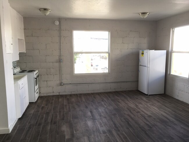 240 NW 8th Ave, Unit 2